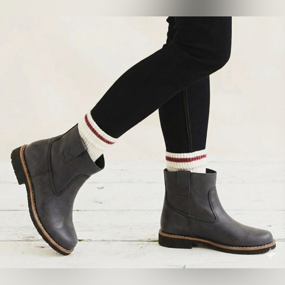 Roots Tribe Leather Shorty Boots